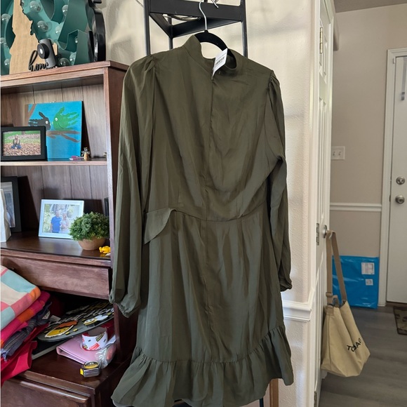 NWT - Picture 4 of 4